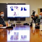 El presidente de la Generalitat, Ximo Puig (izqda), mantiene una reunión de coordinación de seguridad con representantes de la Policía Nacional y Autonómica, Guardia Civil y concejales de seguridad de Alicante, Castellón y Elche, y a la que también asiste también la consellera de Interior, Gabriela Bravo. Palau de la Generalitat