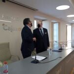 Los presidente de la Fundación Cajasol y del Consejo de Hermandades de Sevilla