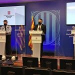 El conseller de Interior, Miquel Sàmper, este jueves en rueda de prensa junto al comisario de Mossos David Boneta y al subdirector de Protección Civil, Sergio Delgado. DEPARTAMENT D'INTERIOR DE LA GENERALITAT