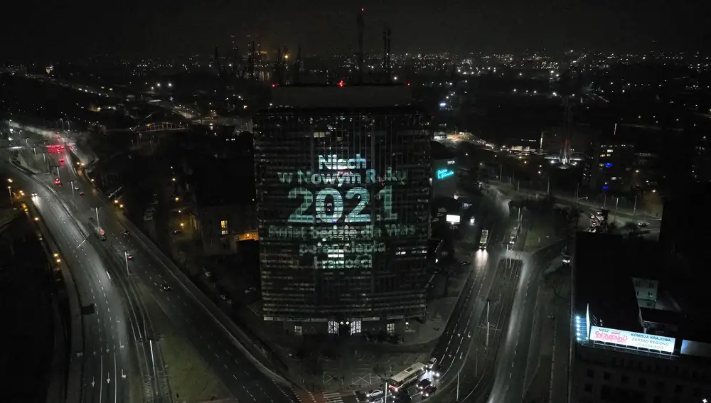 Gdansk (Poland), 31/12/2020.- A New Year's Eve multimedia show using the 3D mapping technique is displayed onto the Zieleniak building in Gdansk, Poland, 31 December 2020. The images are projected over an area of approximately 3,100 square meters. (Polonia) EFE/EPA/ADAM WARZAWA POLAND OUT