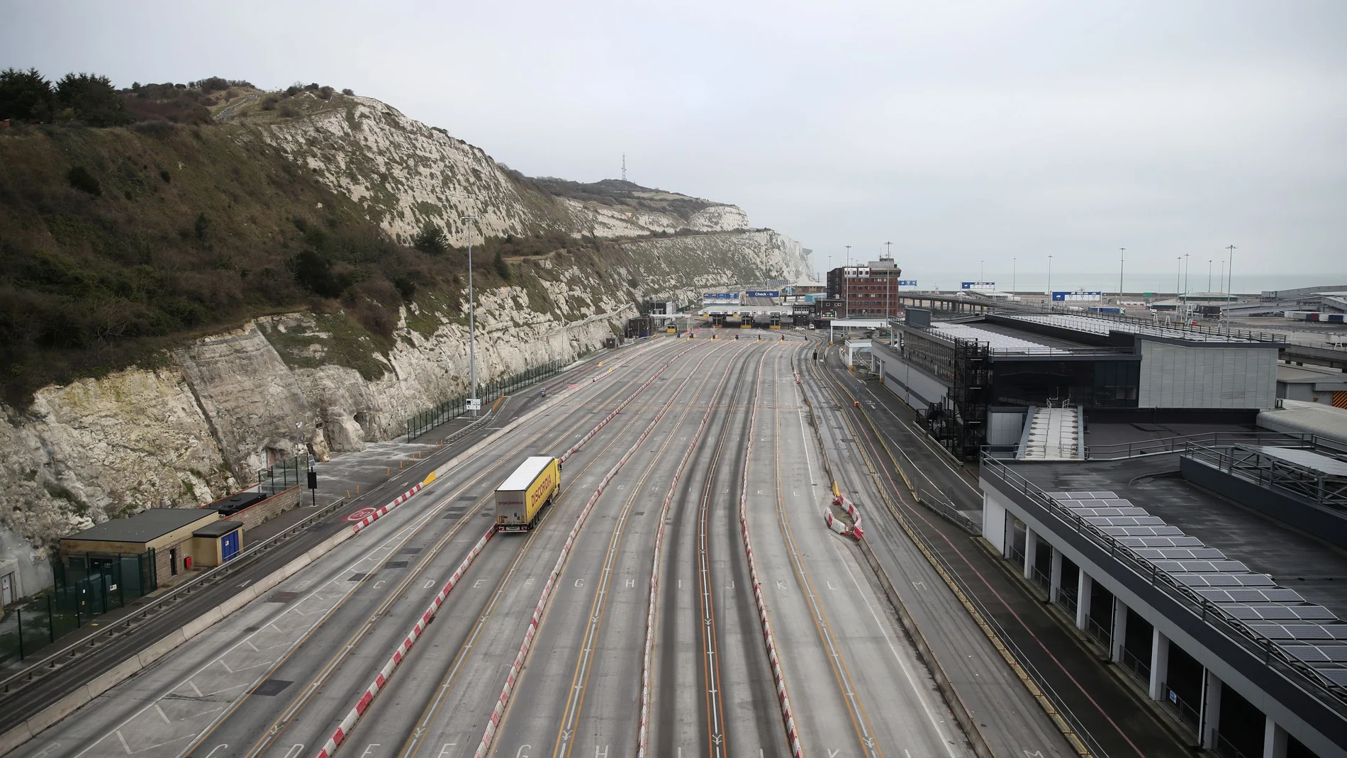 Un camión llega al puerto de Dover este 1 de enero