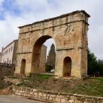 Puerta de la muralla romana de Medinaceli, datada en el siglo I.