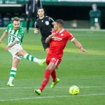 Loren Morón con el Real Betis frente al Sevilla.