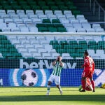 Fekir ha tenido el segundo gol del Betis de penalti, pero lo ha parado Bono