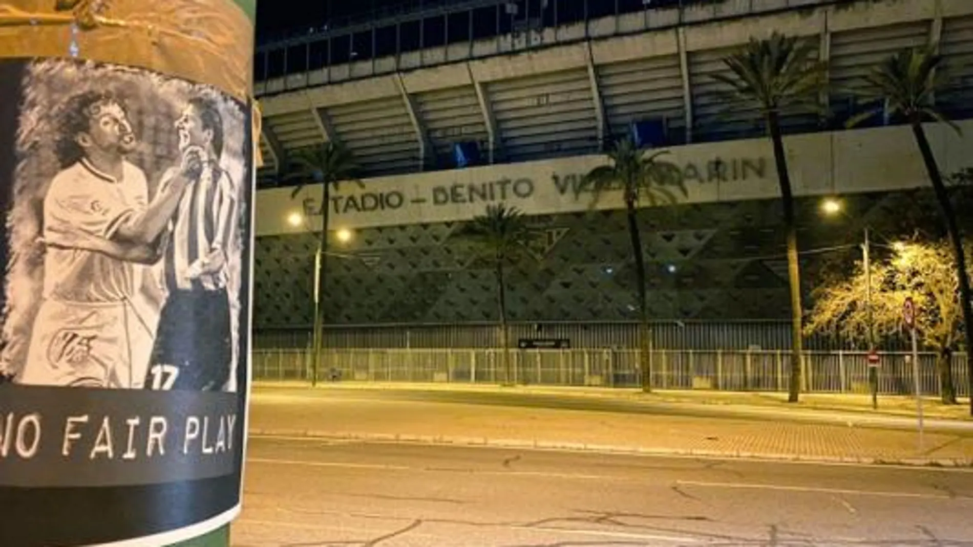 Carteles de "No Fair play" junto al Villamarín