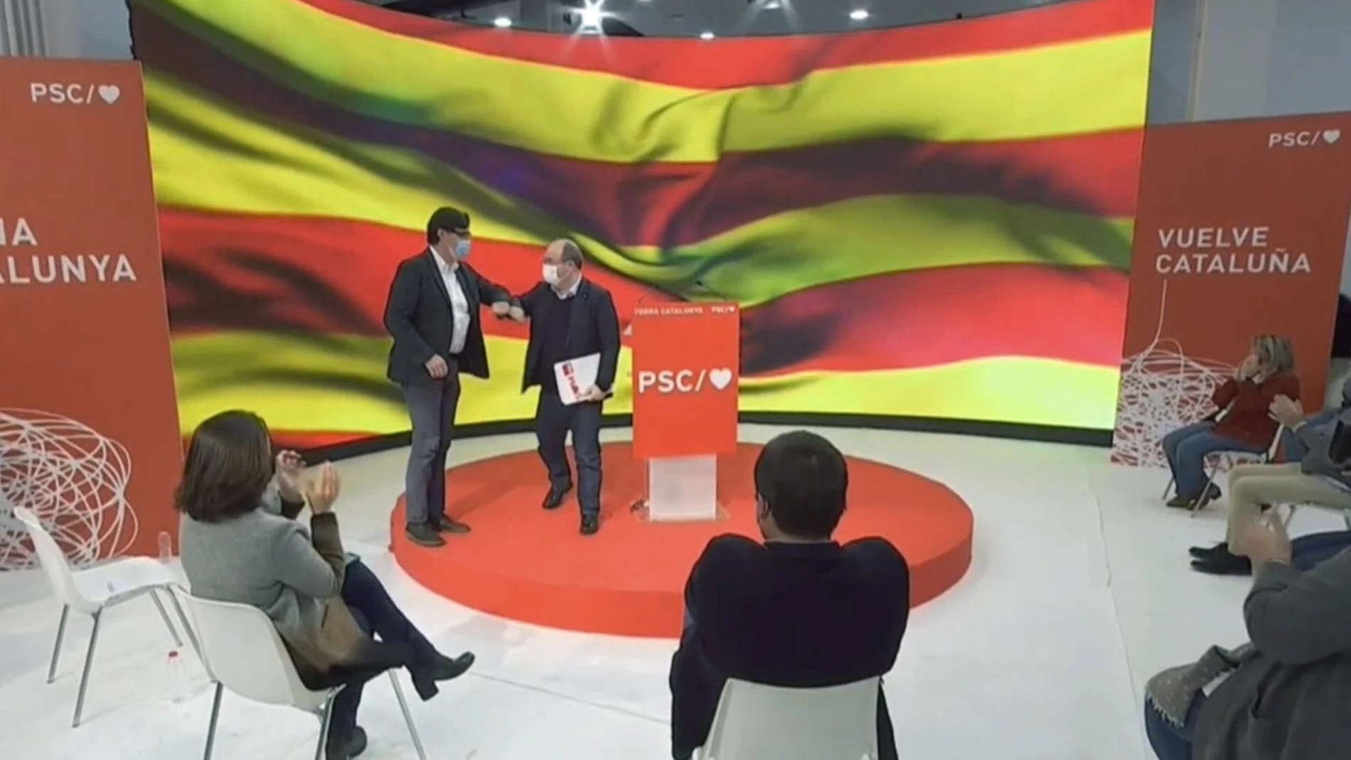 El líder del PSC, Miquel Iceta (i), junto al ministro de Sanidad, Salvador Illa (d), candidato a la Generalitat, durante el primer acto de precampaña de Illa como candidato socialista a la Presidencia de Cataluña.