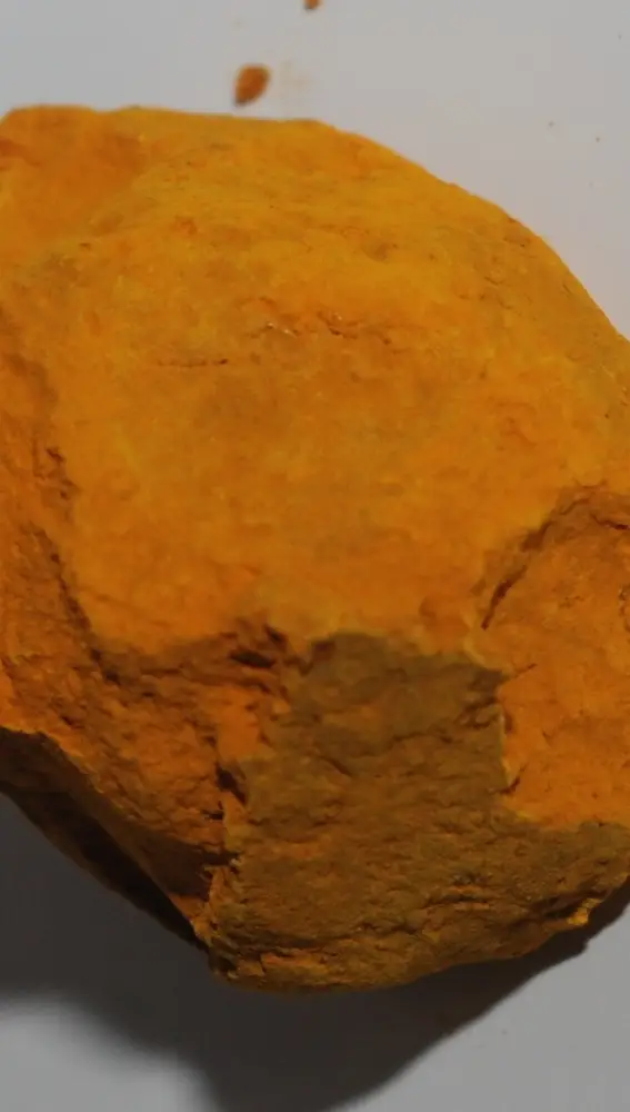 Una muestra de purree de Amarillo de Calcuta o Amarillo indio.