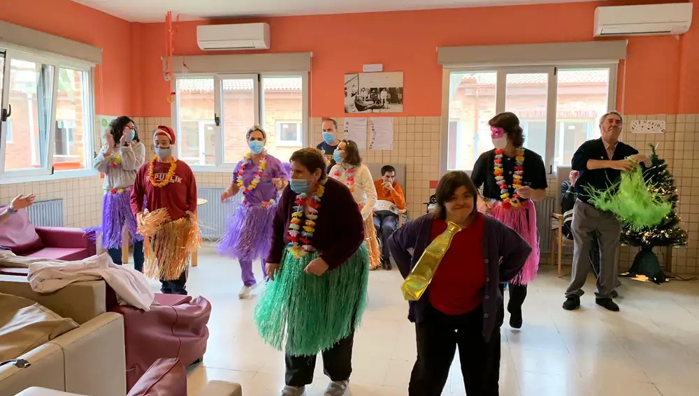 Baile del "Jerusalema" en la residencia de "El Sotillo"
