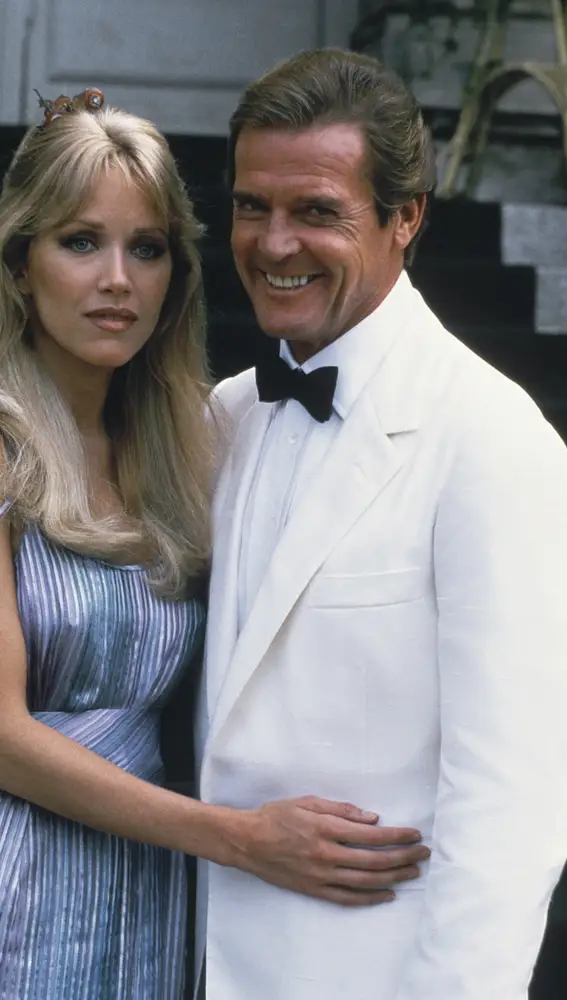 FILE - Actor Roger Moore, right, poses with his co-star Tanya Roberts from the James Bond film &quot;A View to a Kill,&quot; outside of ChÃ¢teau de Chantilly in Chantilly, France on Aug. 17, 1984. Roberts, who captivated James Bond in â€œA View to a Killâ€ and appeared in the sitcom â€œThat â€™70s Show,â€ died Monday, Jan. 4, 2021, several hours after she was mistakenly declared dead by her publicist and her partner. Roberts' partner Lance O'Brien confirmed her death Tuesday after picking up her personal effects at a Los Angeles hospital. She was 65. (AP Photo/Alexis Duclos, File)