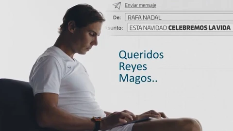 Nadal, escribiendo su carta a los Reyes Magos