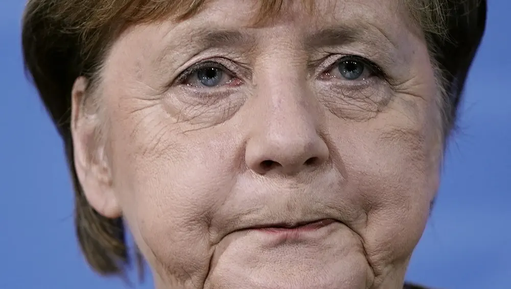 La canciller Angela Merkel comparece ante los medios tras coordinar con los líderes regionales nuevas restricciones para frenar el coronavirus