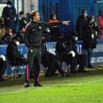 El entrenador del Sevilla, Julen Lopetegui, muy crítico con el campo del Linares