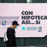 Un anuncio de hipotecas en una calle madrileña
