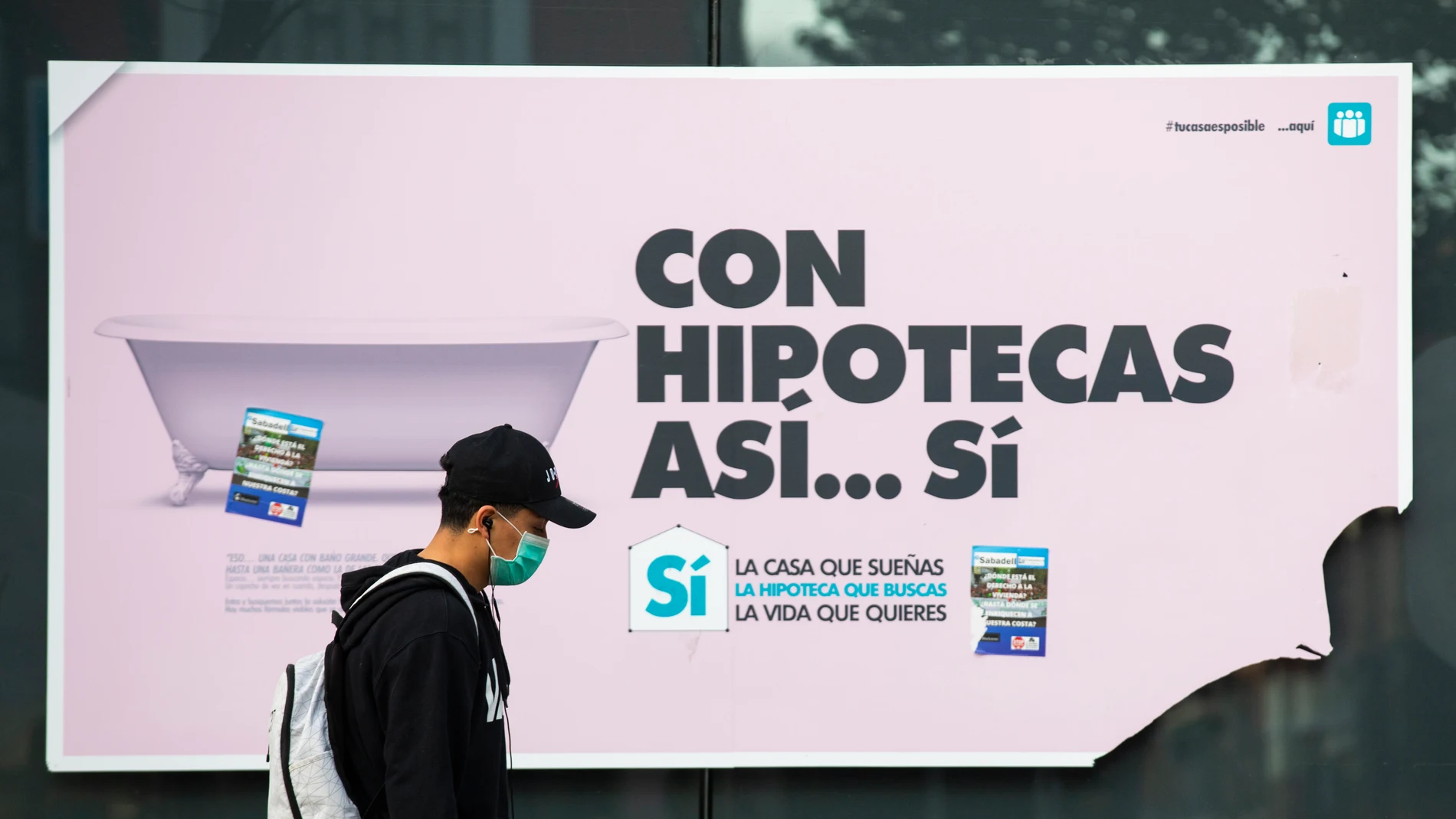 Un anuncio de hipotecas en una calle madrileña