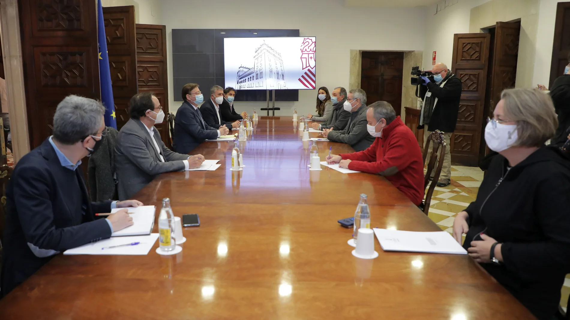 El presidente de la Generalitat hoy durante la reunión con la patronal y los sindicatos