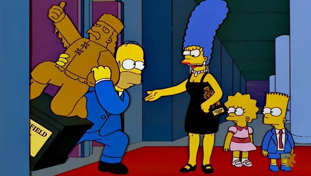 Homer robando la estatua gigante de Jebediah Springfield