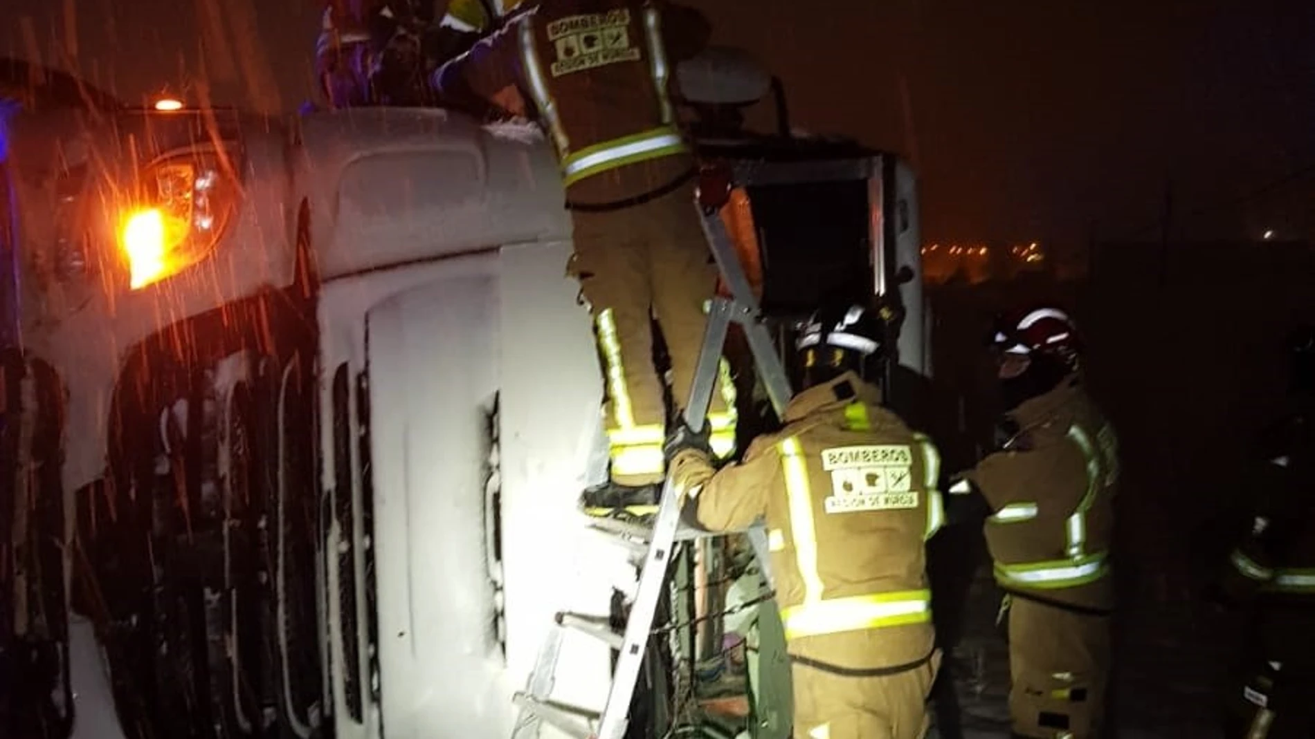Imagen del camión accidentado facilitada por el CEIS