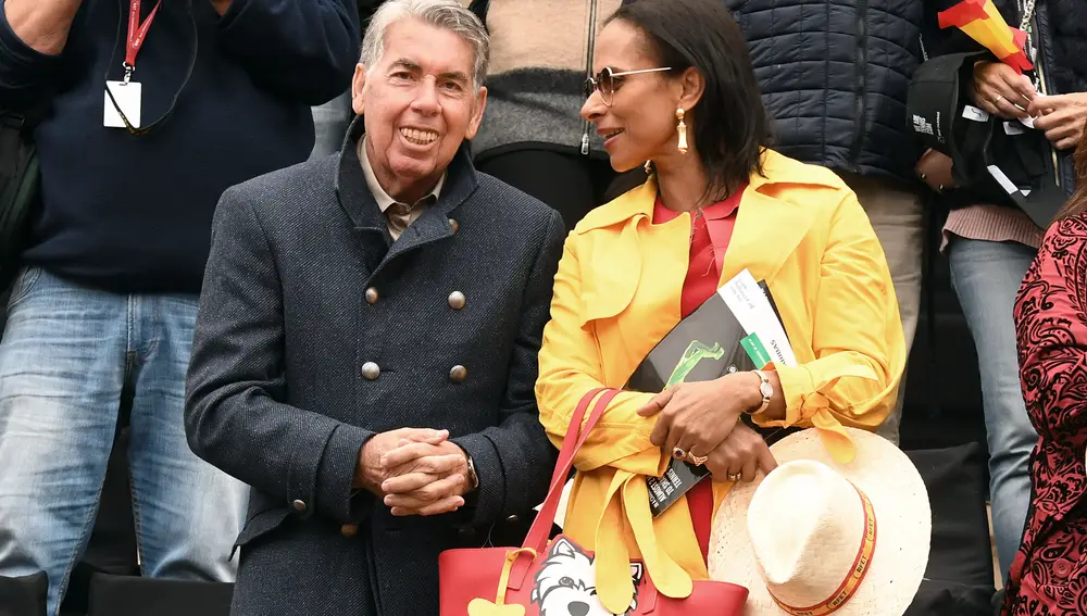 Former player tennis Manolo Santana and Claudia Rodriguez during Davis Cup in Marbella.