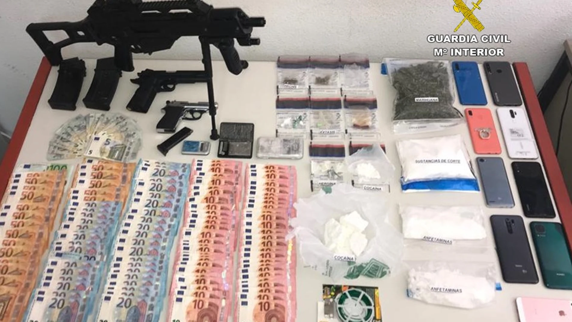 Los agentes han intervenido más de 2.000 dosis de cocaína, además de 160 gramos de anfetamina, 9 kilogramos de cogollos y 5.000 plantas de marihuana