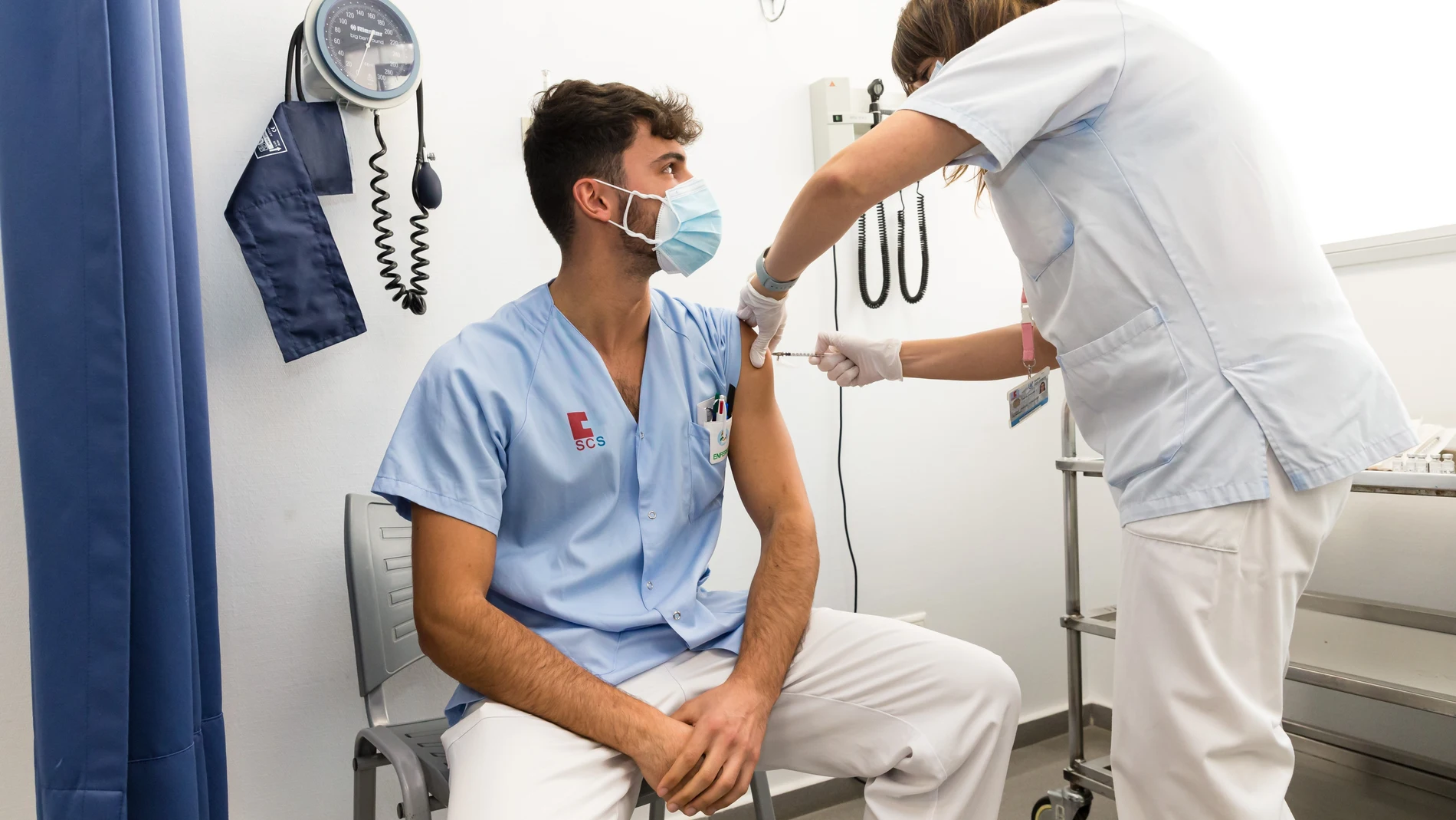 Vacunación a sanitarios en Cantabria