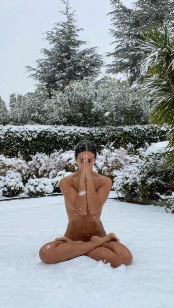 El desnudo de Cristina Pedroche bajo la gran nevada de Madrid.