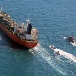 Teherán utiliza una flota de hasta 123 embarcaciones, y usa técnicas como “suplantación de identidad” y “falsa bandera” para evadir las sanciones comerciales internacionales contra la nación de Medio Oriente