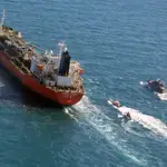 Teherán utiliza una flota de hasta 123 embarcaciones, y usa técnicas como “suplantación de identidad” y “falsa bandera” para evadir las sanciones comerciales internacionales contra la nación de Medio Oriente