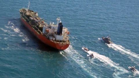 Teherán utiliza una flota de hasta 123 embarcaciones, y usa técnicas como “suplantación de identidad” y “falsa bandera” para evadir las sanciones comerciales internacionales contra la nación de Medio Oriente
