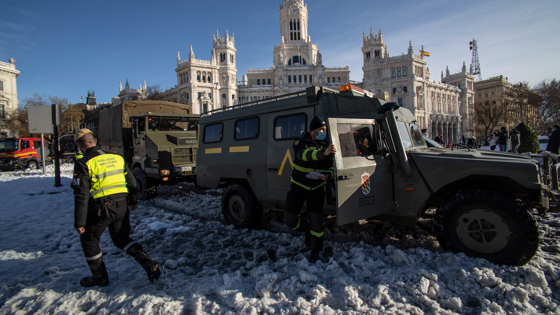 Intervención de la UME durante la retirada de la nieve después de la borrasca Filomena