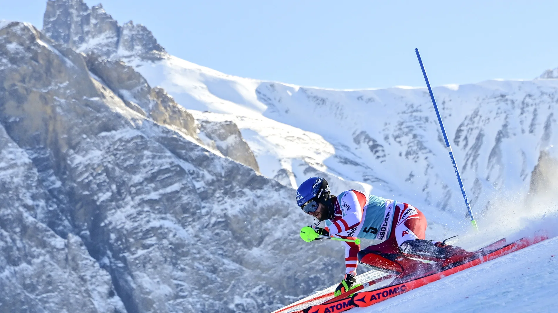 Adelboden (Suiza), 10/01/2021.- Marco Schwarz de Austria durante la segunda prueba de la carrera de eslalon masculino de la Copa Mundial de Esquí Alpino de la FIS en Adelboden (Suiza) EFE/EPA/JEAN-CHRISTOPHE BOTT
