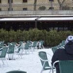 Algunos clientes desafían al frío en Palencia en el primer día de restricciones adicionales en esta provincia con el termómetro congelado y el 90% de los establecimientos de hostelería cerrados