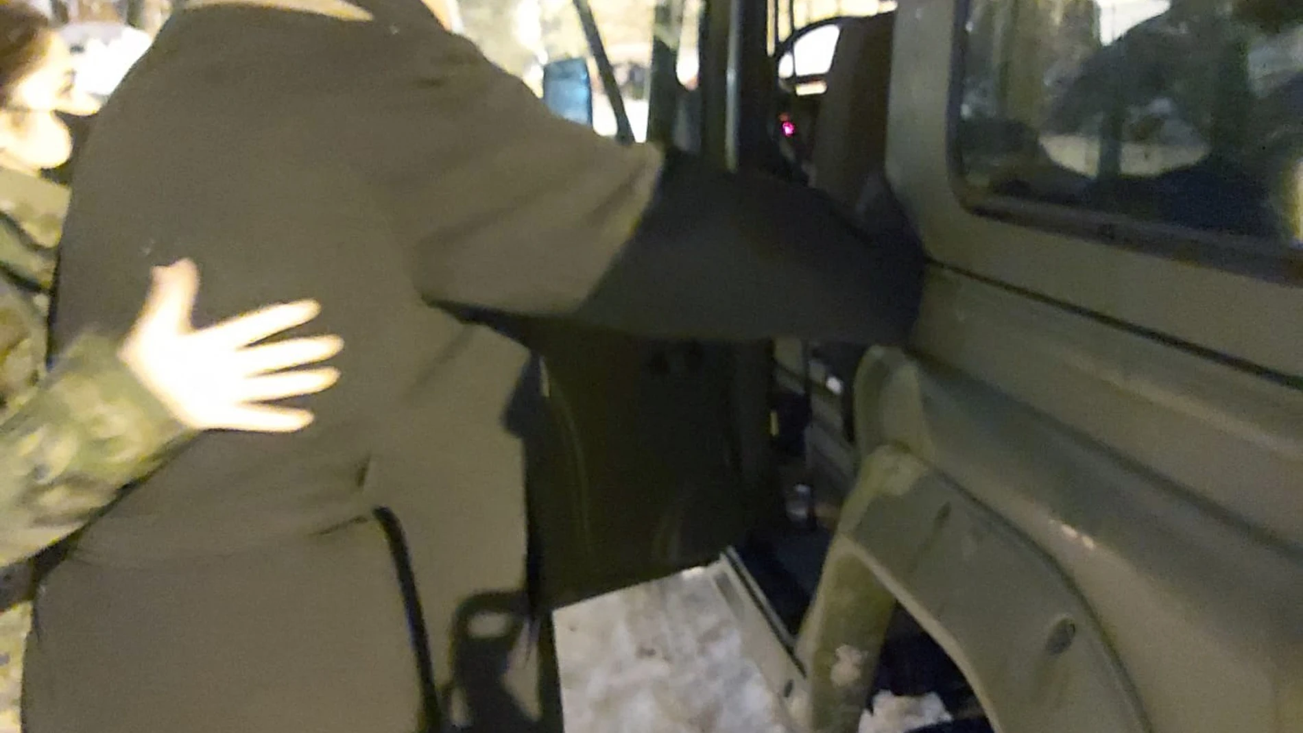 Equipos del Ejército de Tierra trasladan pacientes de diálisis a hospitales de la zona noreste de Madrid