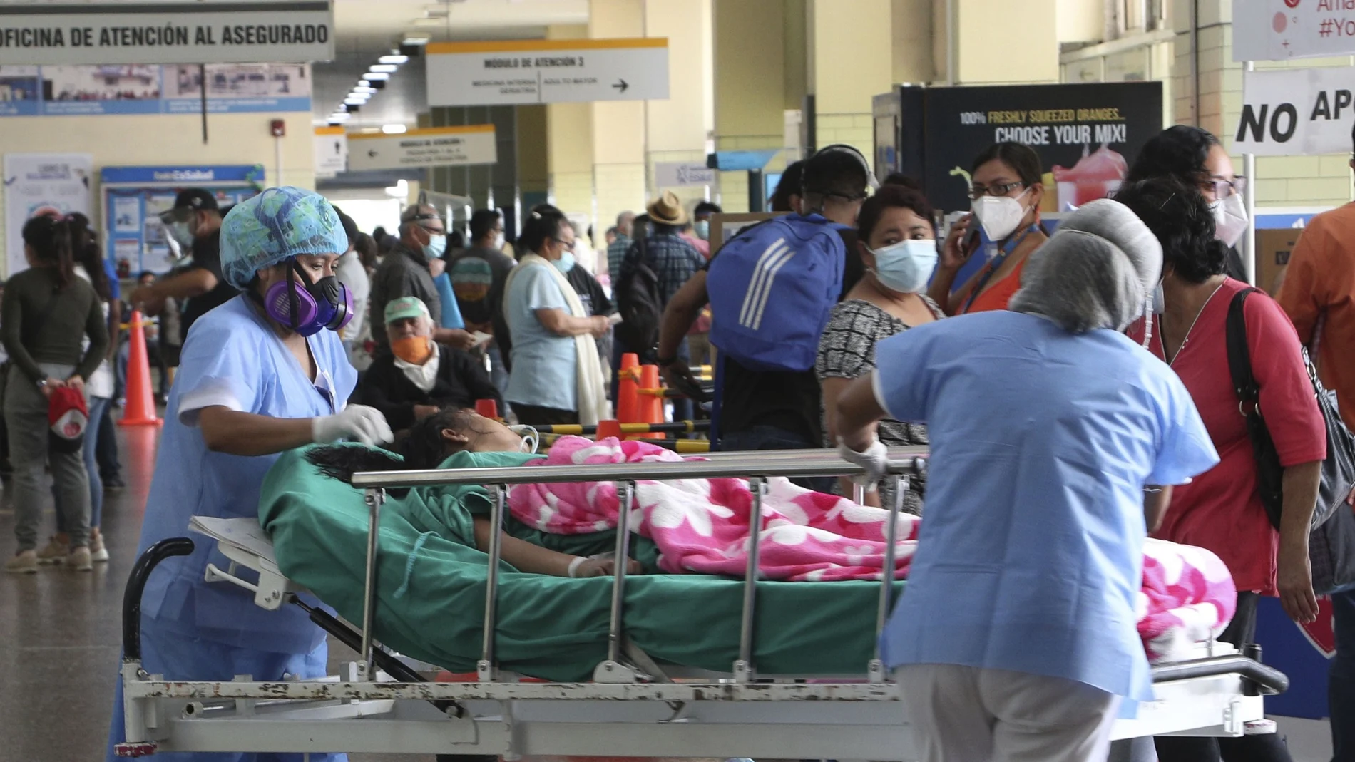 Nurses transport a patient amid the COVID-19 pandemic at the entrance of Alberto Sabogal Hospital in Callao, Peru, Monday, Jan 11, 2021. (AP Photo/Martin Mejia)