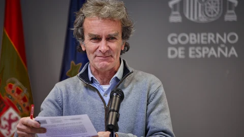 El director del Centro de Coordinación de Alertas y Emergencias Sanitarias (CCAES), Fernando Simón durante su rueda de prensa del lunes para informar sobre la evolución de la pandemia de coronavirus, en el Ministerio de Sanidad, Madrid (España)
