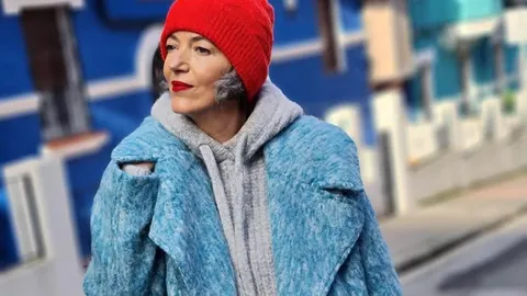 Carmen Gimeno y look oversize perfecto para mujeres de 50 años.