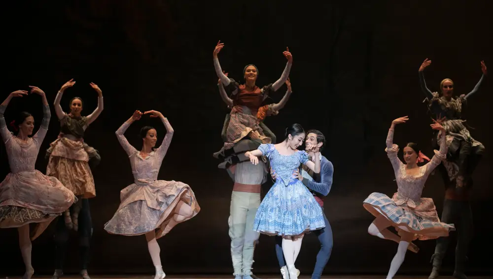 Ballet Giselle durante un ensayo general en el Teatro de la Maestranza por la Compañía Nacional de Danza.