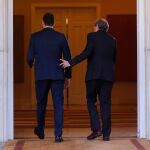 El presidente del Gobierno, Pedro Sánchez, recibe a Quim Torra en Moncloa el pasado mes de febrero