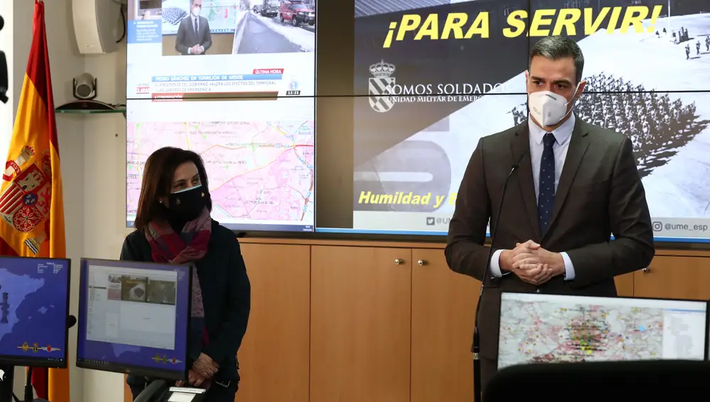 La ministra de Defensa, Margarita Robles y el presidente del Gobierno, Pedro Sánchez sufrieron una intromisión en sus móviles en 2021
