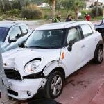 Estado en el que quedó el vehículo tras colisionar con una farola