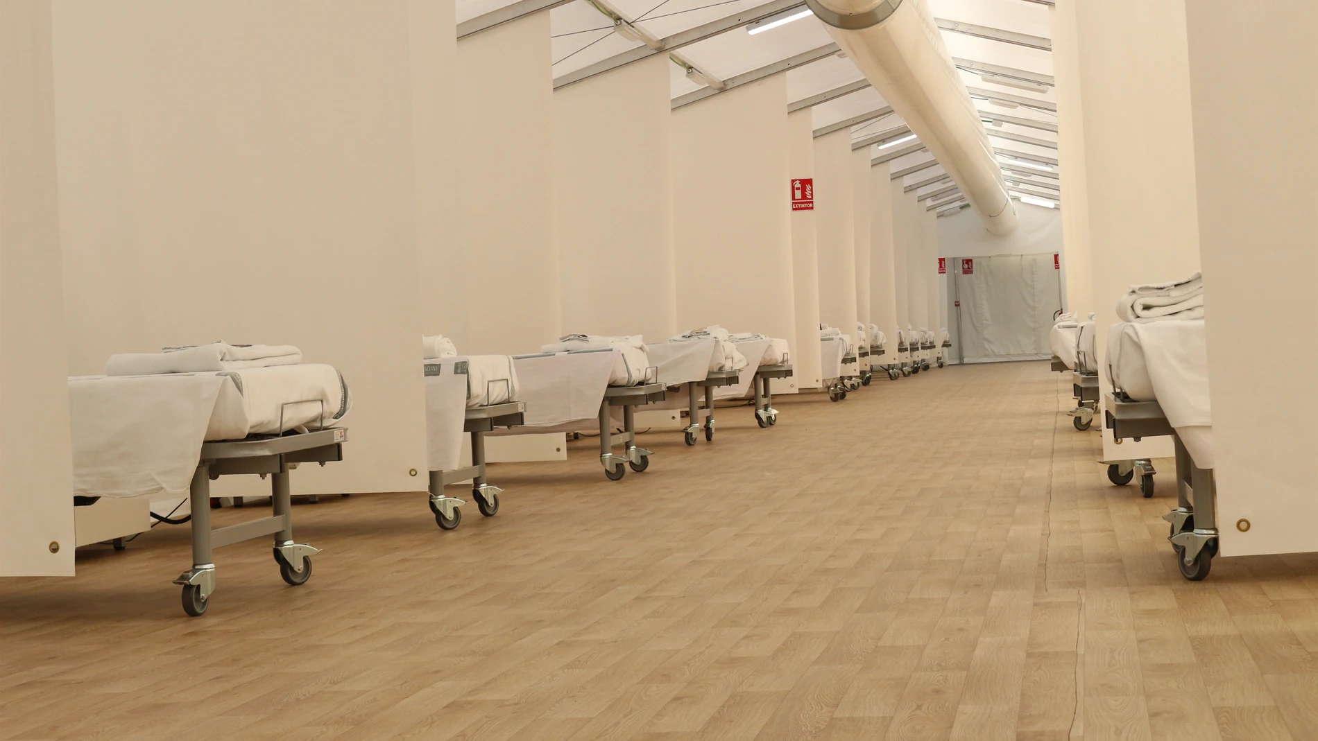 Comunitat Valenciana acondiciona 280 camas en los hospitales de campaña para derivar casos leves o moderados