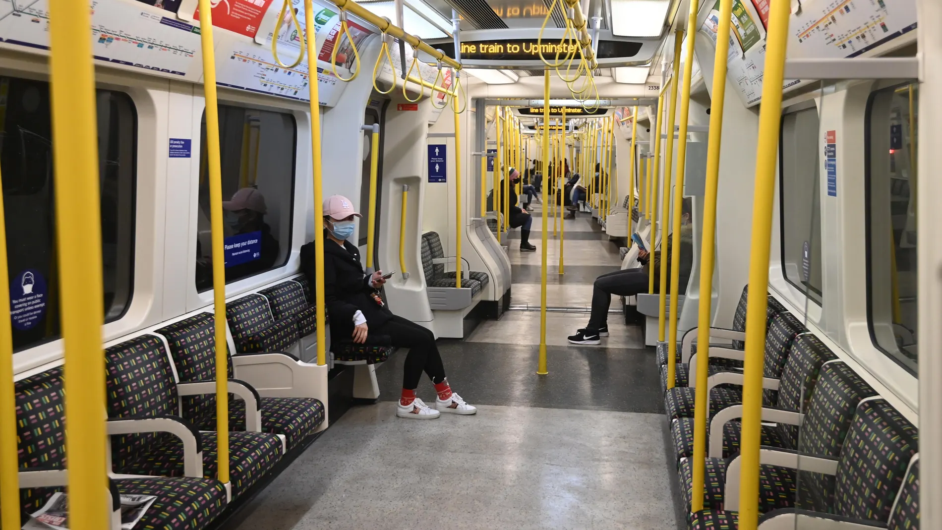 El metro de Londres, vacío, durante este tercer confimaniento en Reino Unido