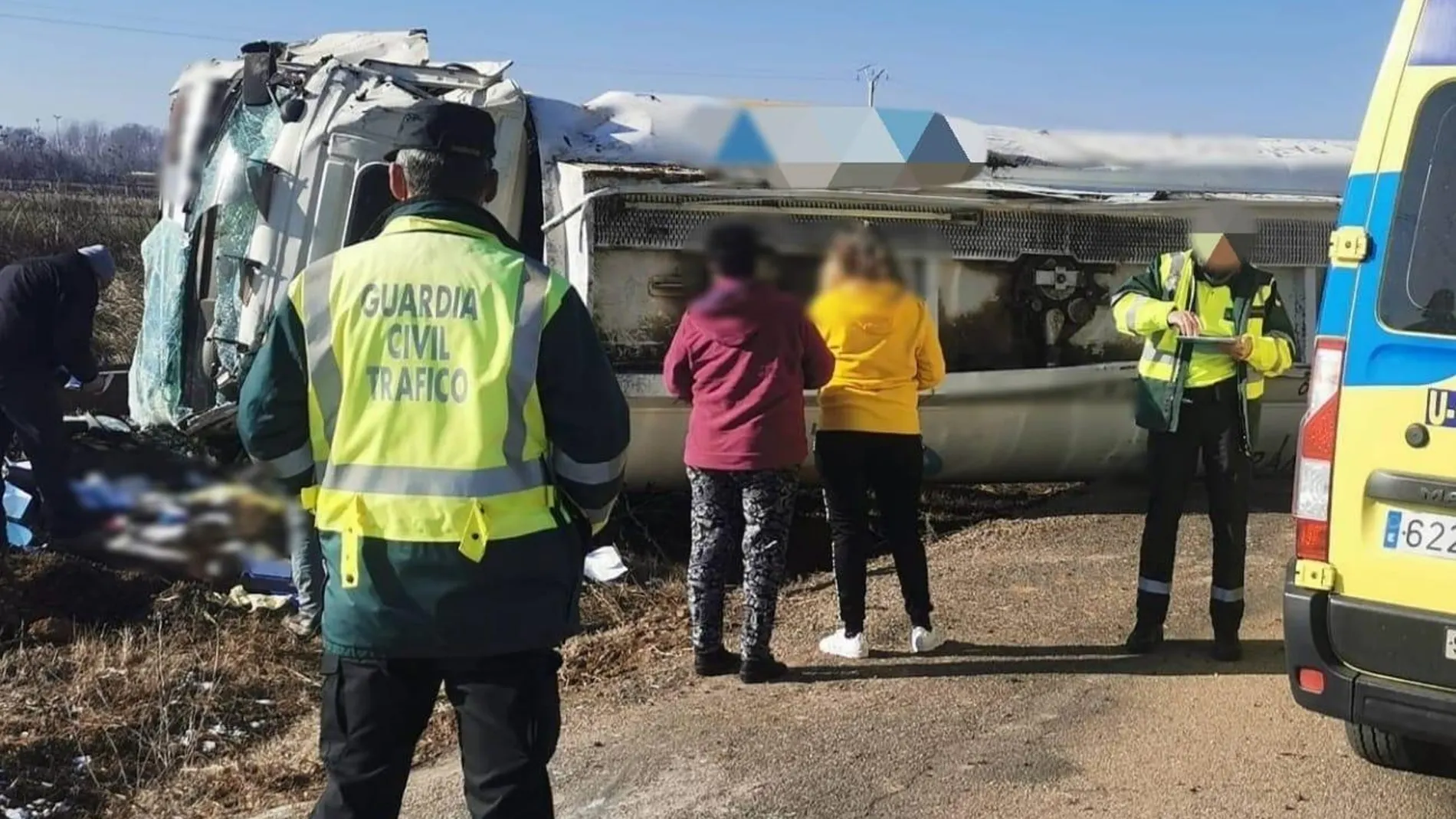 Un hombre de 29 años resulta herido leve en el accidente de un camión cisterna en Matilla de Arzón (Zamora)