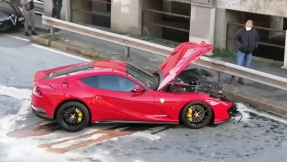 El Ferrari de Federico Marchetti chocó contra un guardarraíl.