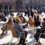 El sector servicios fue donde más descendió el paro en Castilla y León