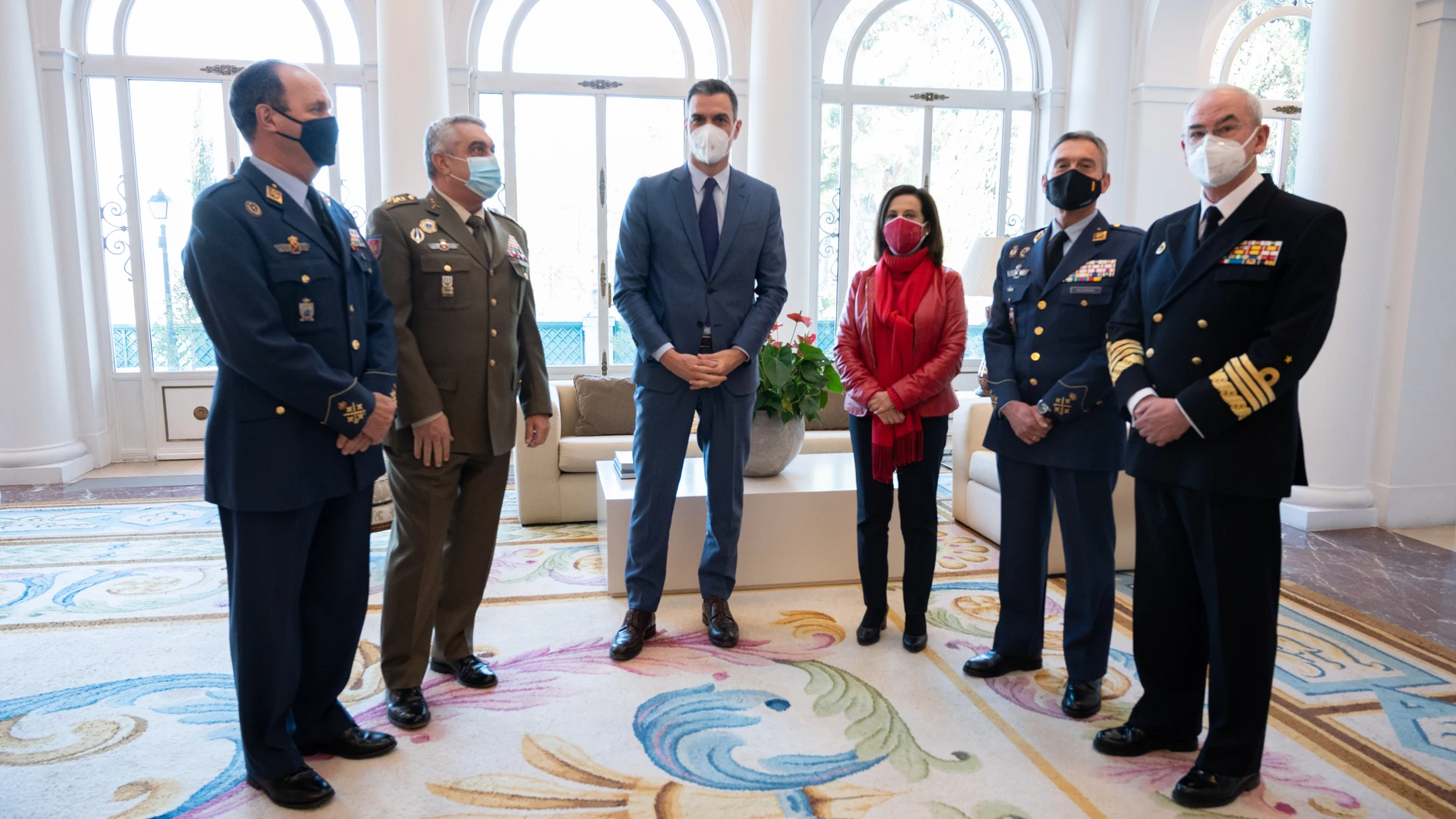 Reunión en Moncloa de Sánchez y Robles con la cúpula militar