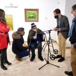 El presidente de la Diputación de Valladolid, Conrado Íscar, y el pintor Félix Cuadrado Lomas inauguran la exposición "Pinturas. Homenaje a Pilar Benavente"