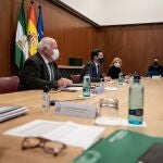 El jefe del Ejecutivo andaluz, Juanma Moreno, preside el comité de expertos