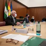 El jefe del Ejecutivo andaluz, Juanma Moreno, preside el comité de expertos