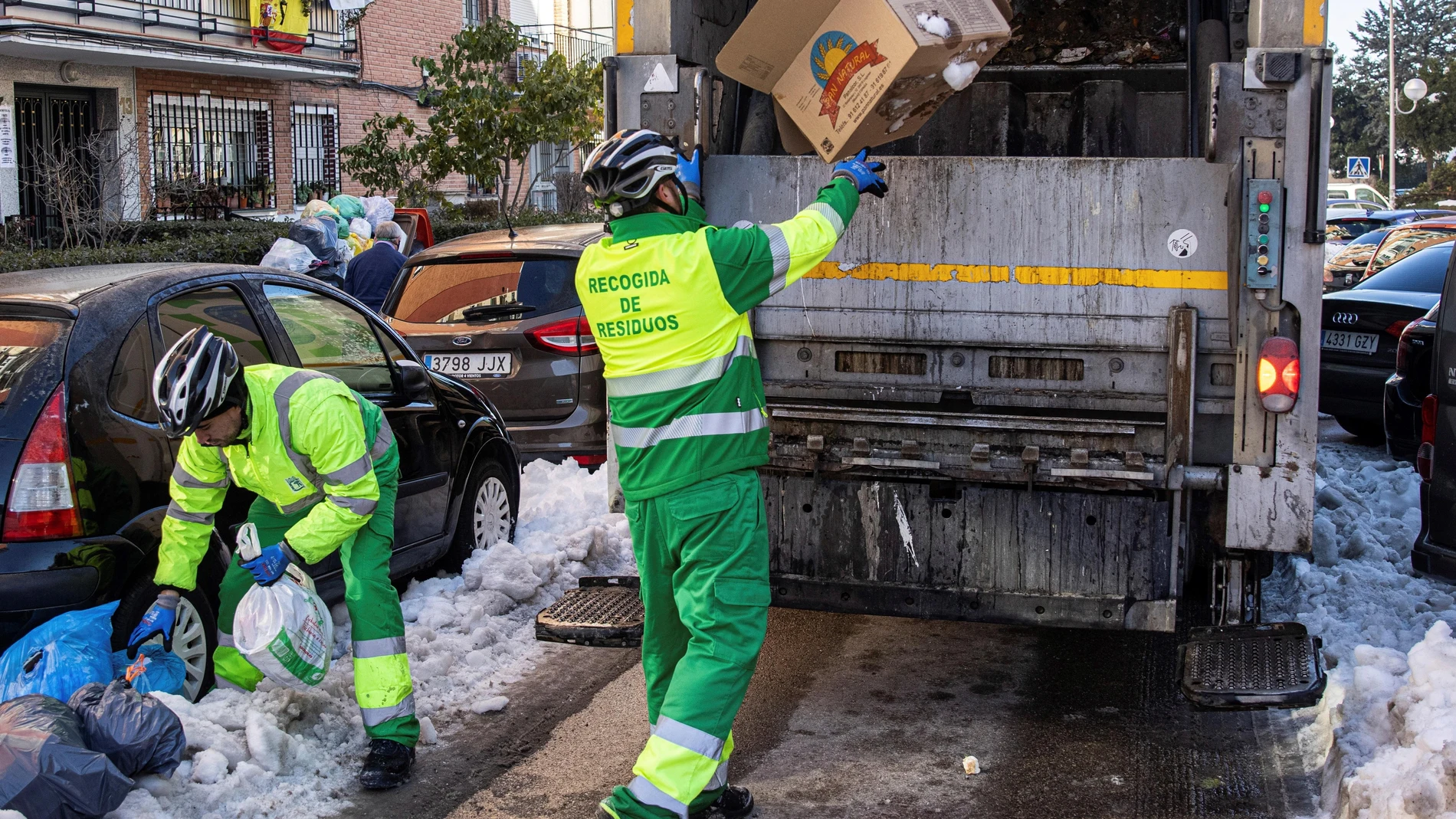 Tras el paso de «Filomena», han llegado a acumularse cerca de 8.900 toneladas de basura en las calles de Madrid.
