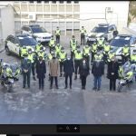 El ministro posa junto a mandos y agentes de la Agrupación de Tráfico